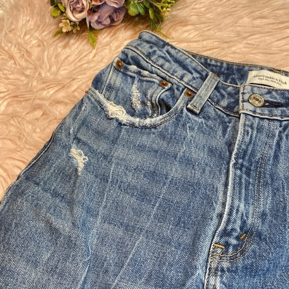 Abercrombie & Fitch High Rise Mom Jean Distressed Curve Love sz 25